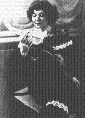 Клавдия Шульженко перед концертом. 60-е годы