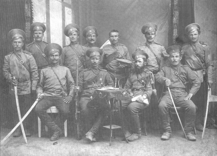 Казаки 30-го казачьего полка 
  перед отправкой на фронт, 1914 г.