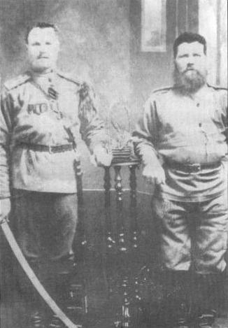 Казак Шеин (слева) - кавалер "Ленты отличия"