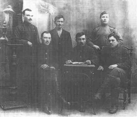 Казаки-забайкальцы в Урге. В центре есаул А. Шубин, один из ближайших соратников 
  ген. Унгерна. 1919 г.