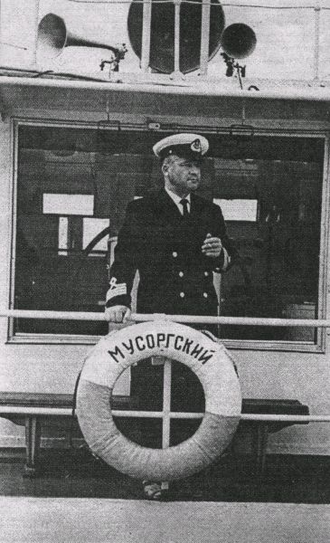 Виктор Вронский на капитанском мостике