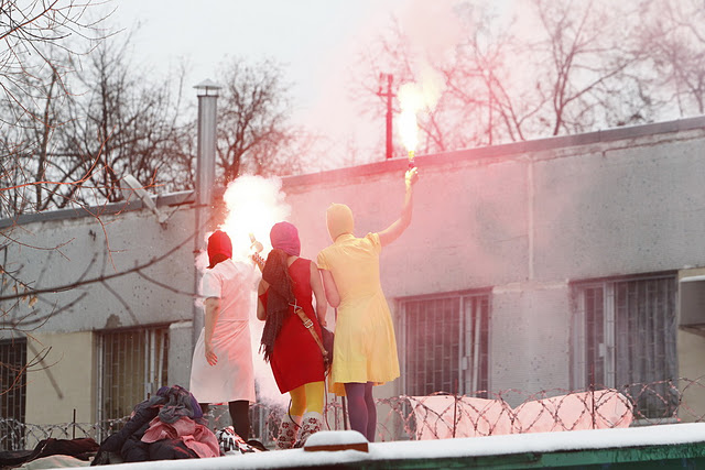 Pussy Riot на крыше спецприемника №1 в Москве, 14.12.2011