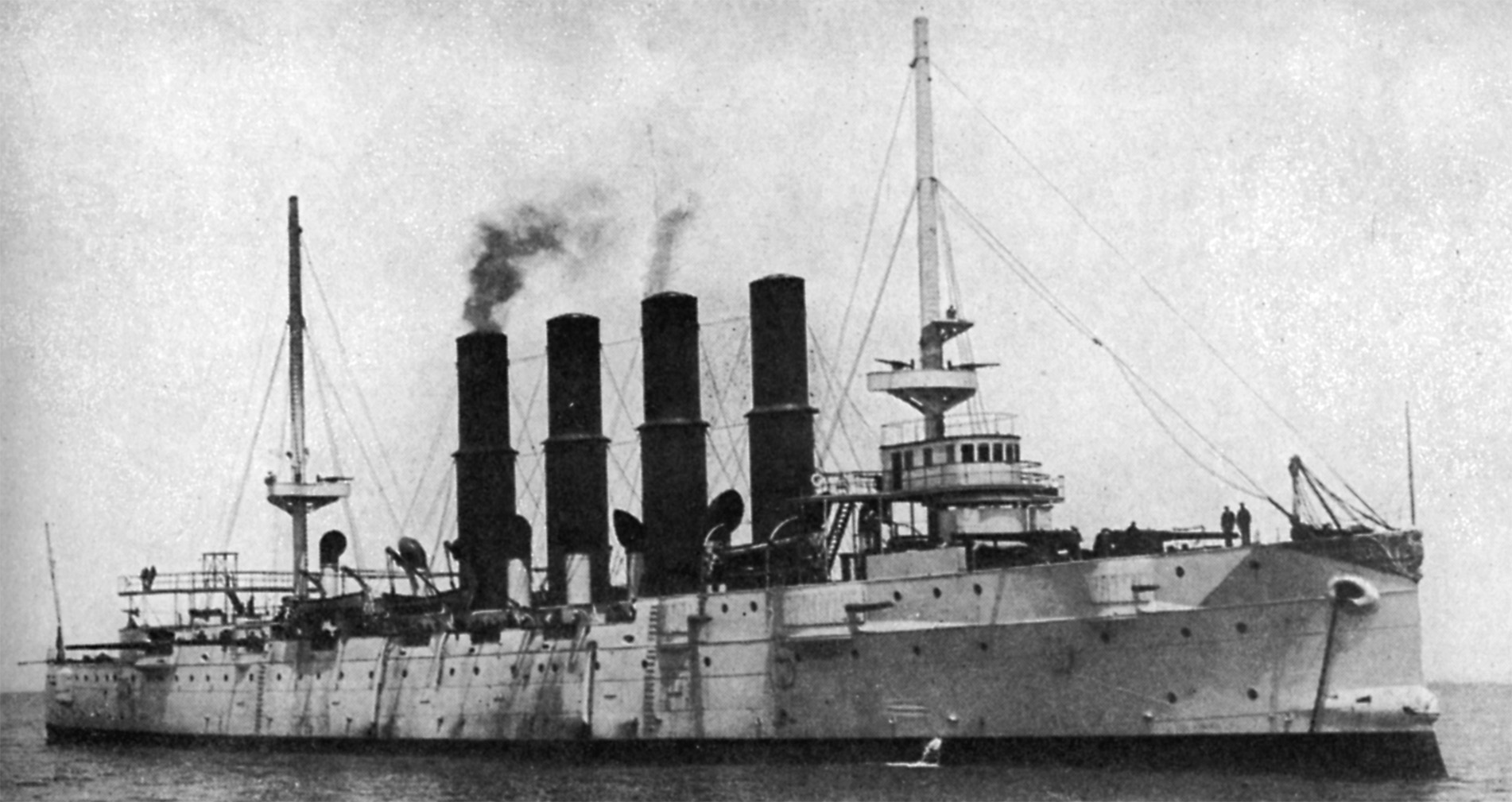 Крейсер "Варяг" в 1904 году
