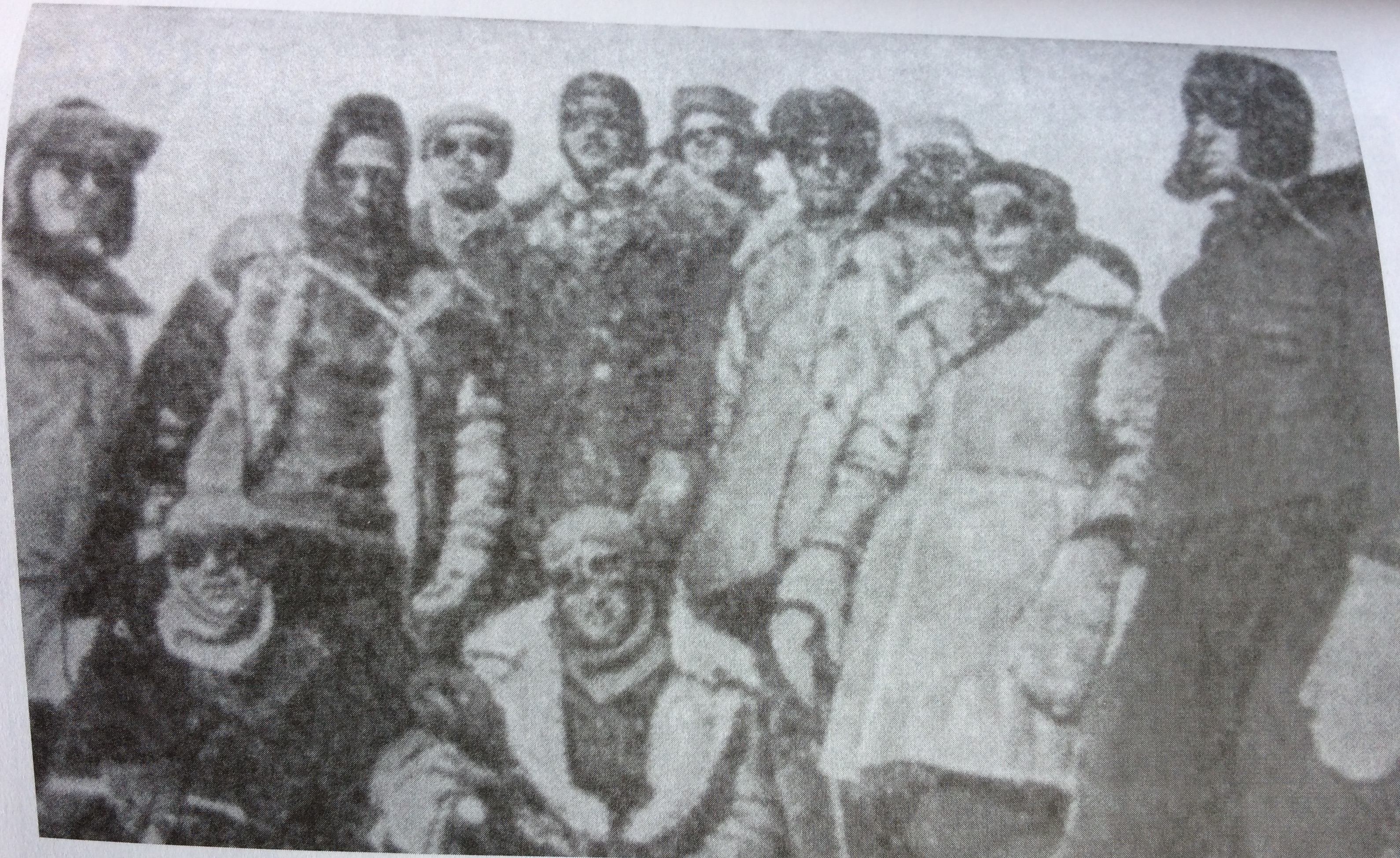 Группа военных альпинистов - участников восхождения на Эльбрус. Февраль 1943 г.